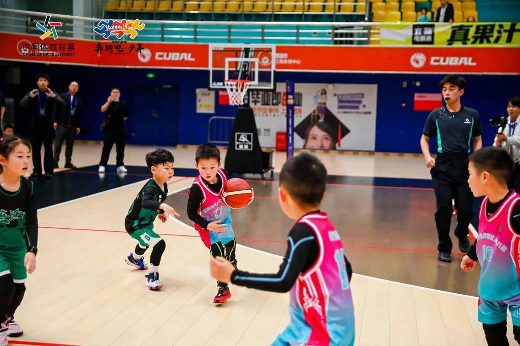 篮球也能“玩”出精彩 2026年重庆市少儿篮球嘉年华举行2.jpg