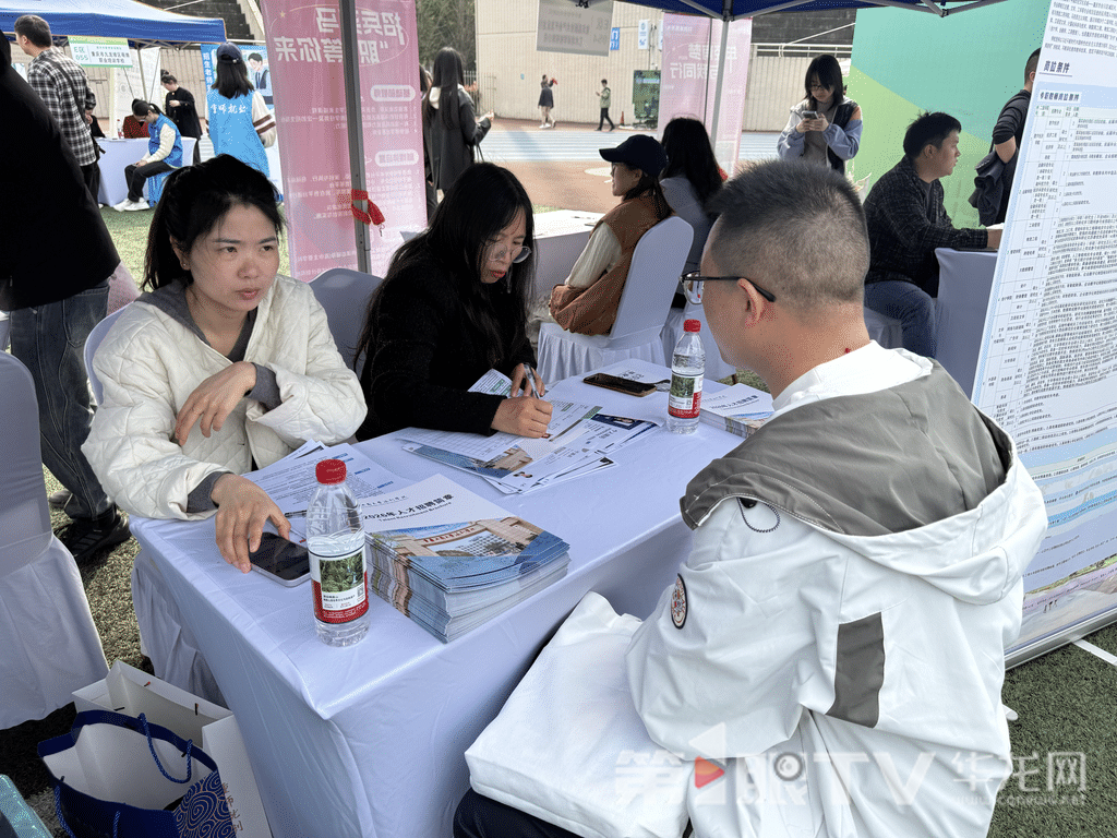 540家单位提供2.2万余岗位 重庆这场双选会创新推出“直播带岗”大赛2.png