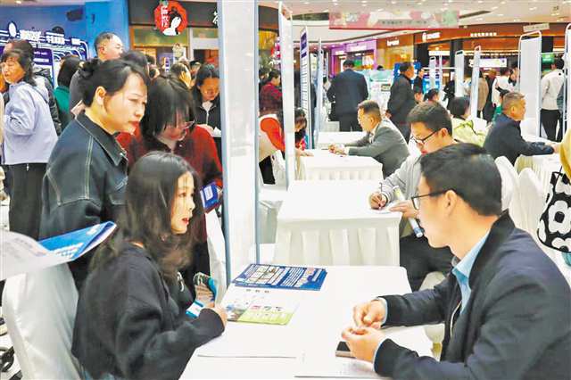 紧密契合重庆产业布局 着力构建就业友好型发展方式1.jpg