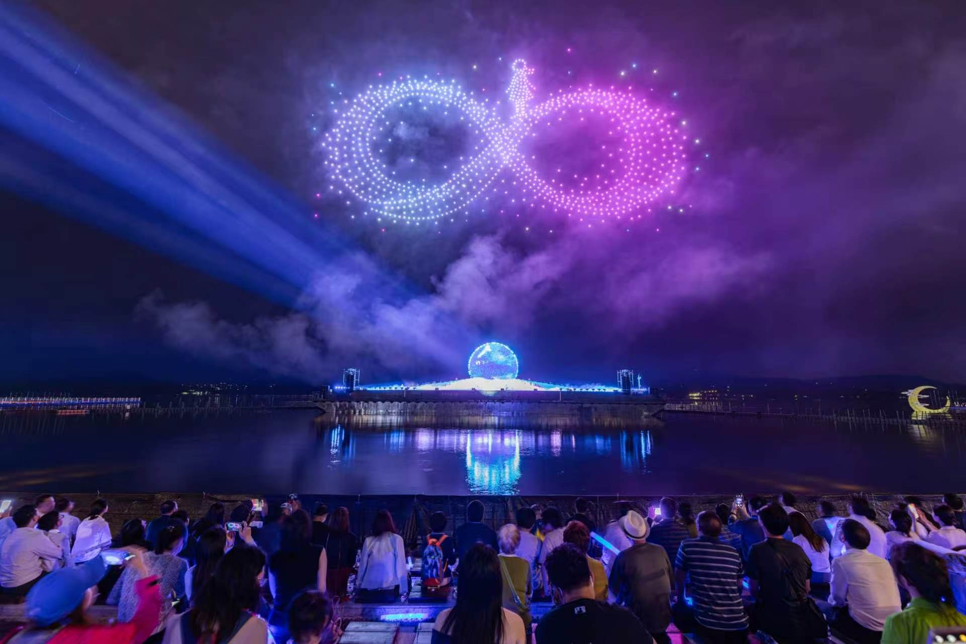 点亮夏之夜,长寿湖天空剧院常态化上演烟花秀1.jpg