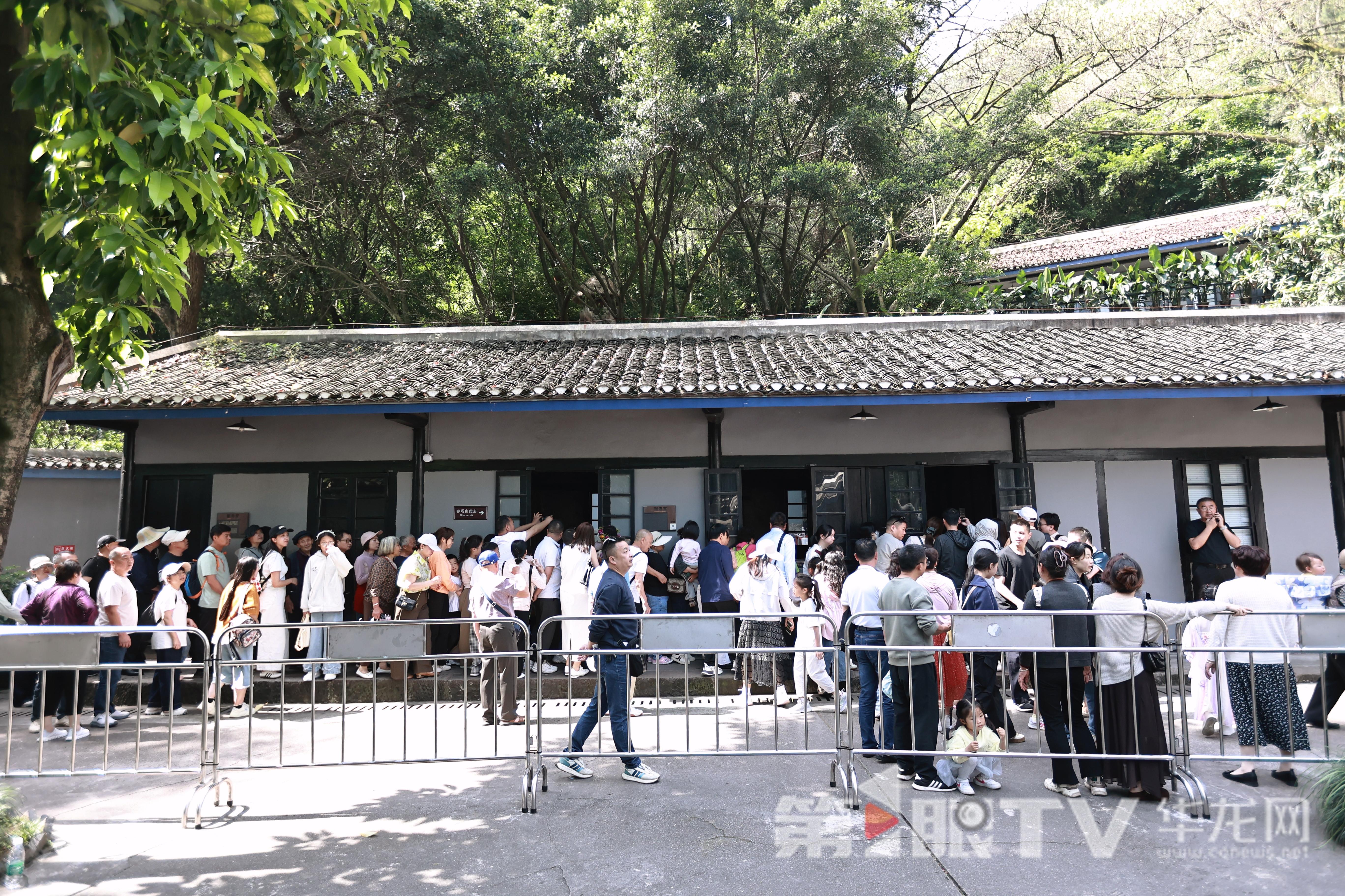追寻红色记忆、弘扬红色文化 五四青年节重庆红色景区成热门“打卡地”3.jpg