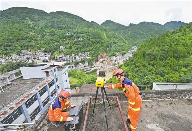 重庆全力开展伤员救治、受灾群众安置等工作1.jpg