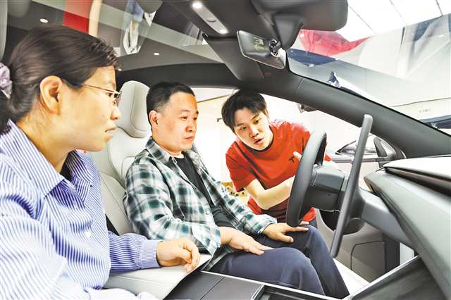 重庆“五一”消费活力奔涌动能足2.jpg
