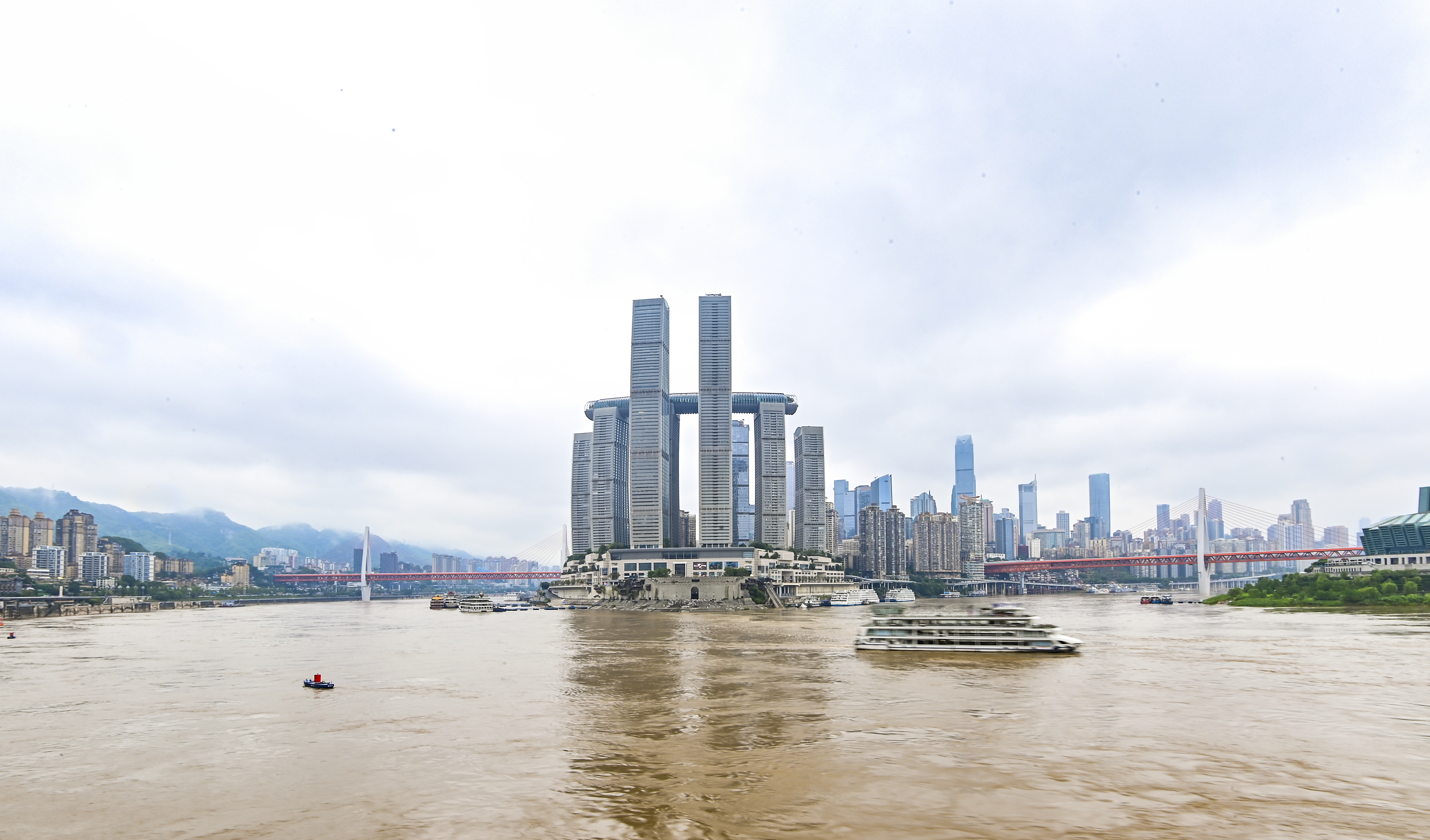 强降雨带来两江涨水1.jpg