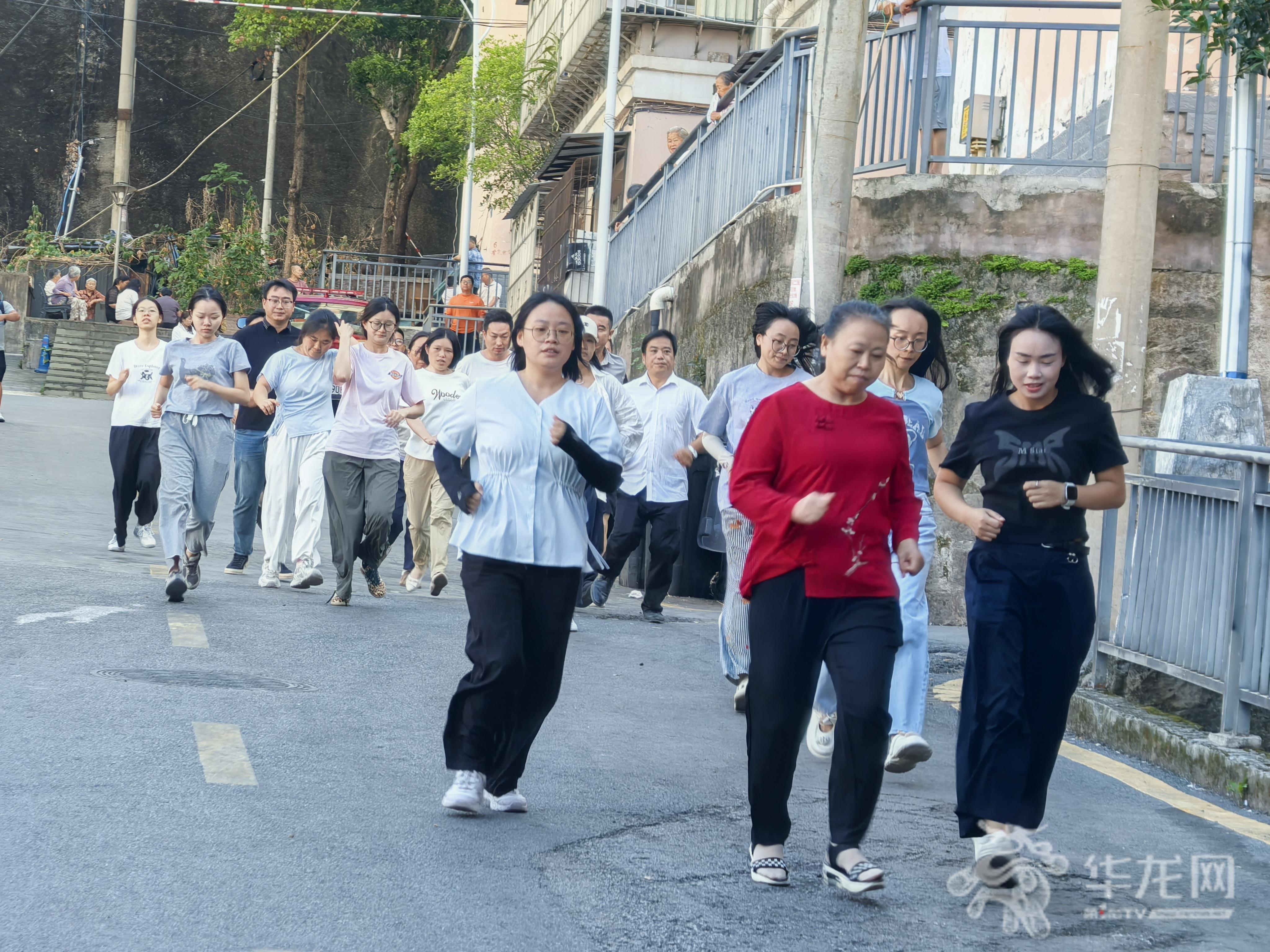 高切坡有垮塌风险如何转移避险?来看这场应急处置演练3.jpg