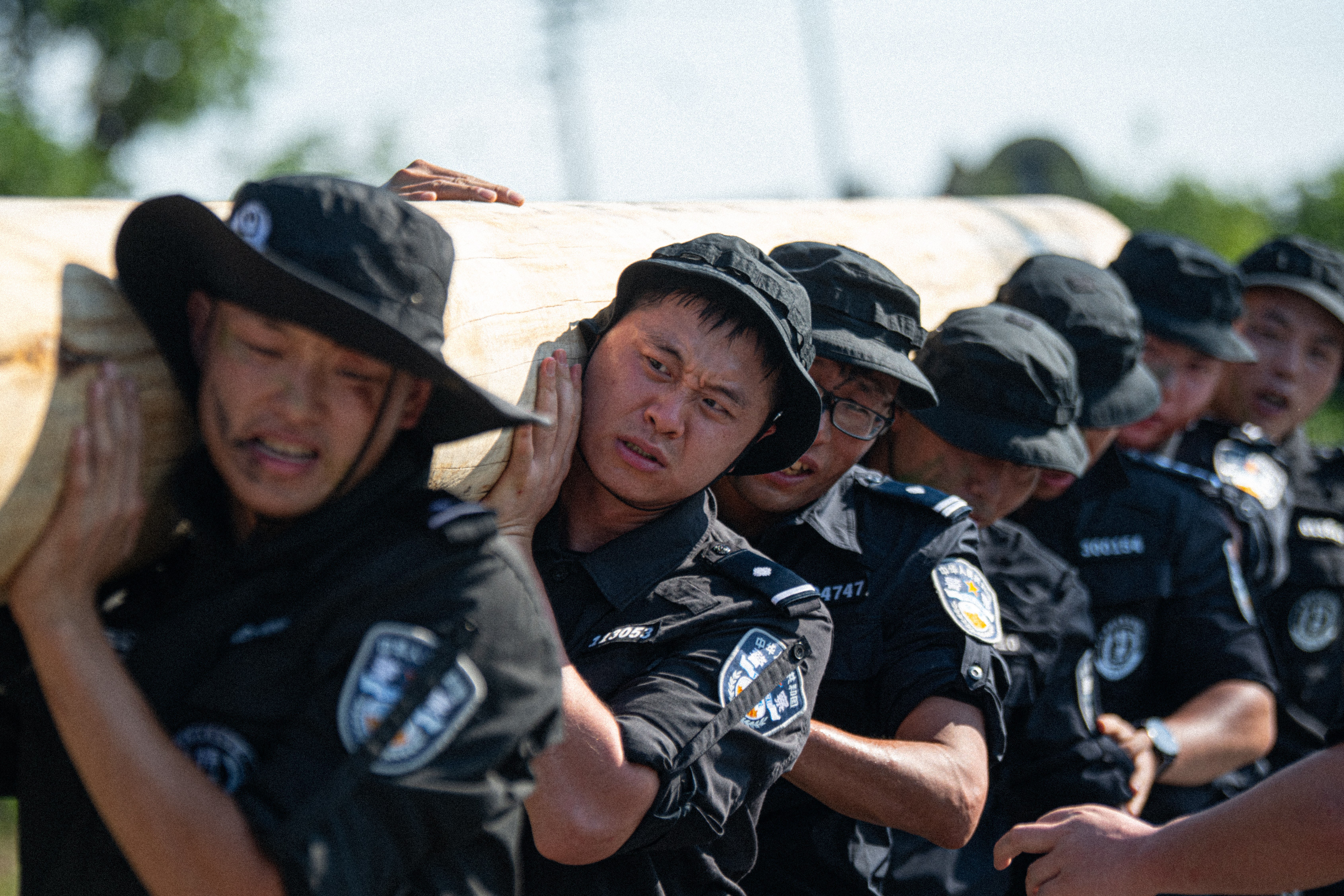 砺剑淬刃!重庆特警尖兵七昼夜大演训启动2.jpg
