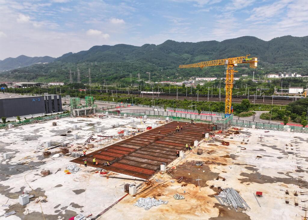 沙坪坝:中交冷链(重庆)智慧产业园(二期)主体结构封顶2.jpg